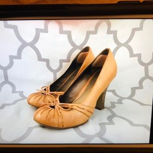 Heels, camel color 8